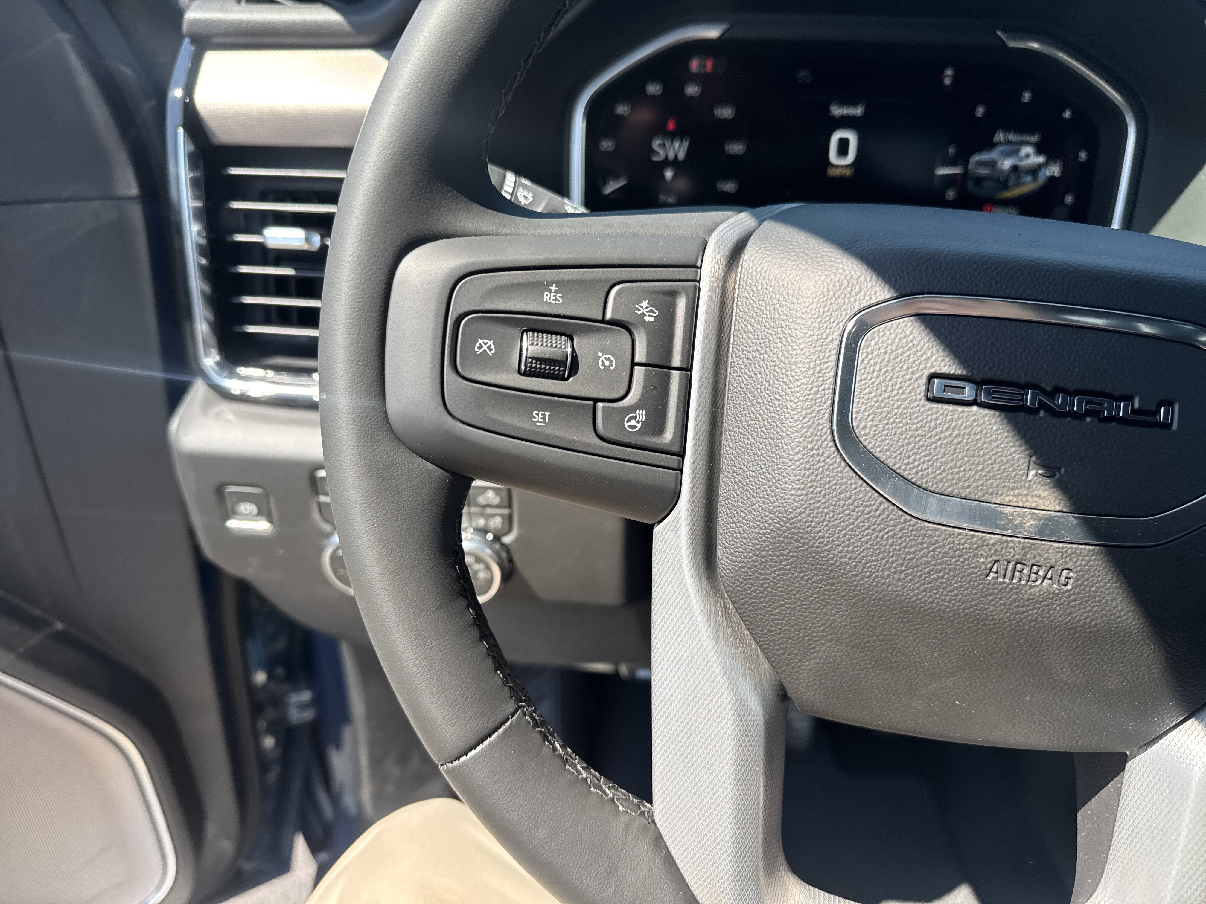 New 2026 GMC Sierra 2500 Denali w/ Denali Reserve Package AWD/4WD image 18