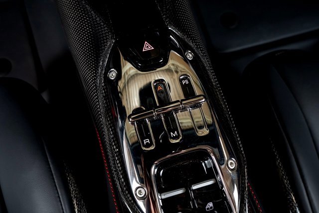 Used 2024 Ferrari SF90 Spider image 43