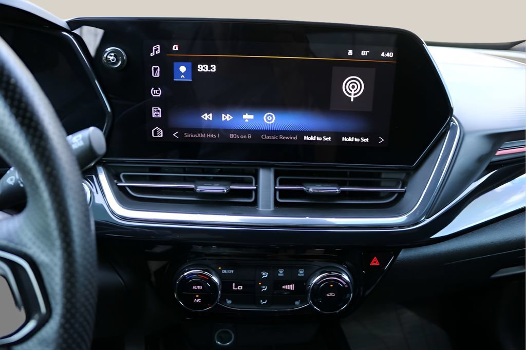 Used 2025 Chevrolet Trax RS FWD image 21