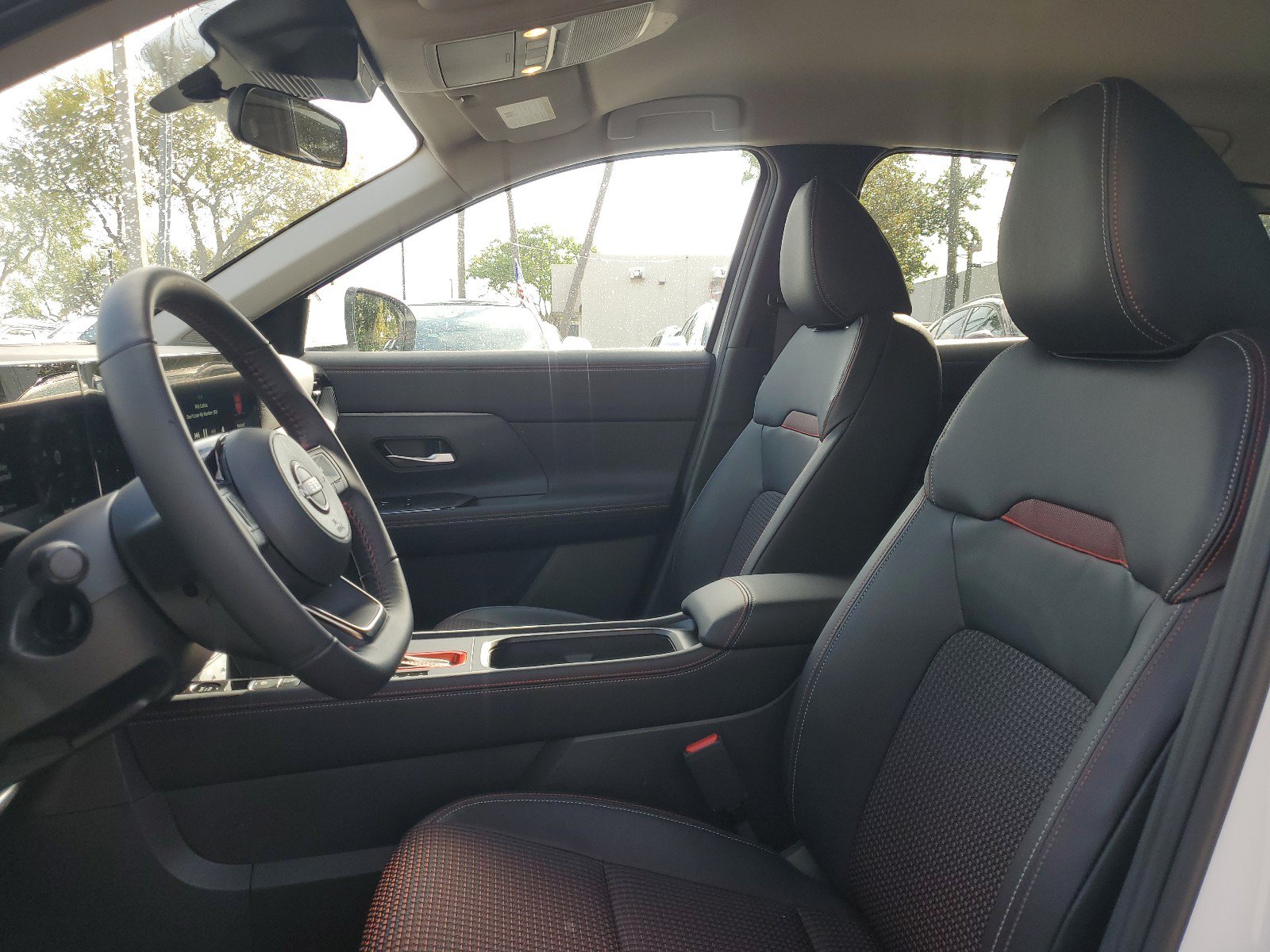 Certified 2025 Nissan Kicks SR AWD/4WD image 9