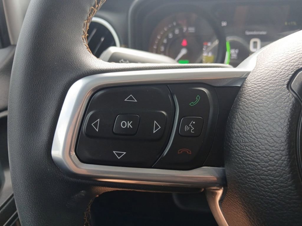Used 2024 Jeep Wrangler Unlimited Sahara w/ Technology Group AWD/4WD image 17