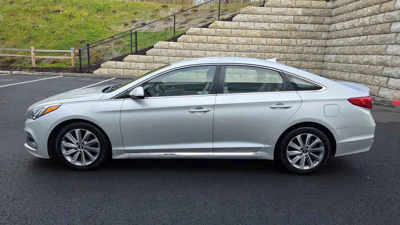 Used 2015 Hyundai Sonata Sport image 2