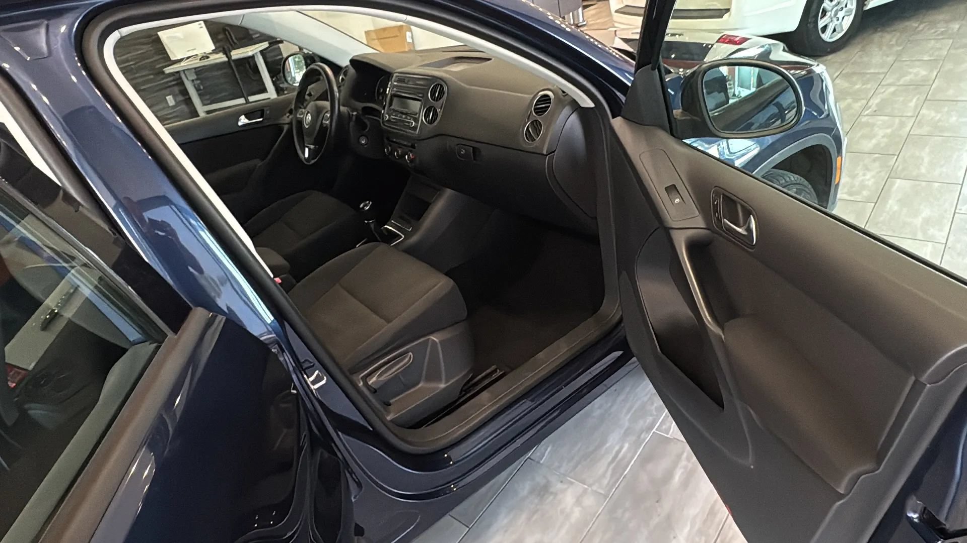 Used 2013 Volkswagen Tiguan S FWD image 19