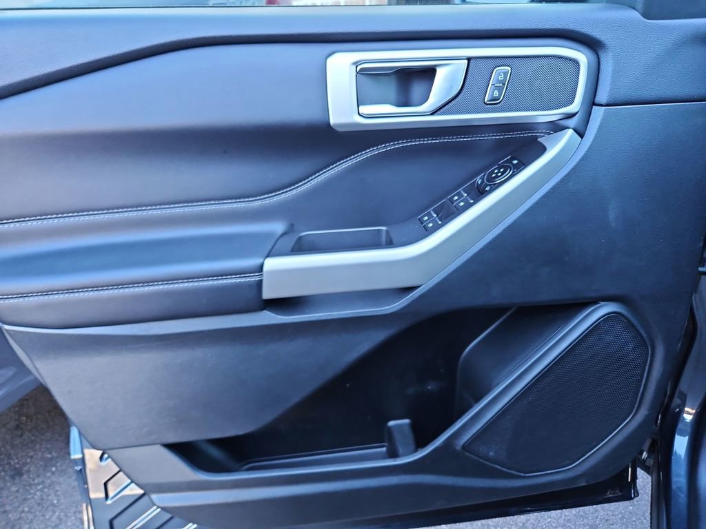 Used 2022 Ford Explorer XLT w/ Equipment Group 202A image 27