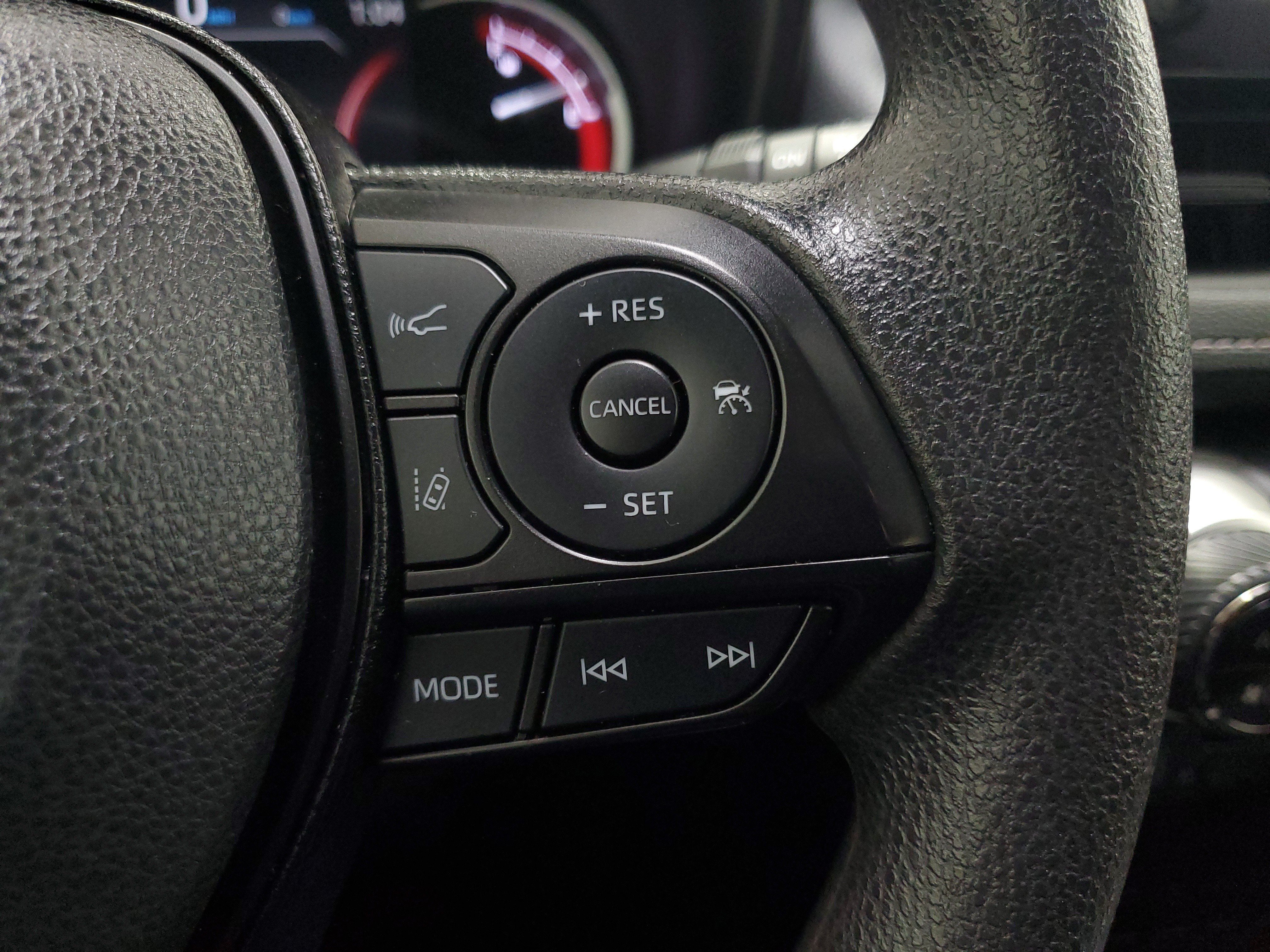 Used 2025 Toyota RAV4 XLE FWD image 24