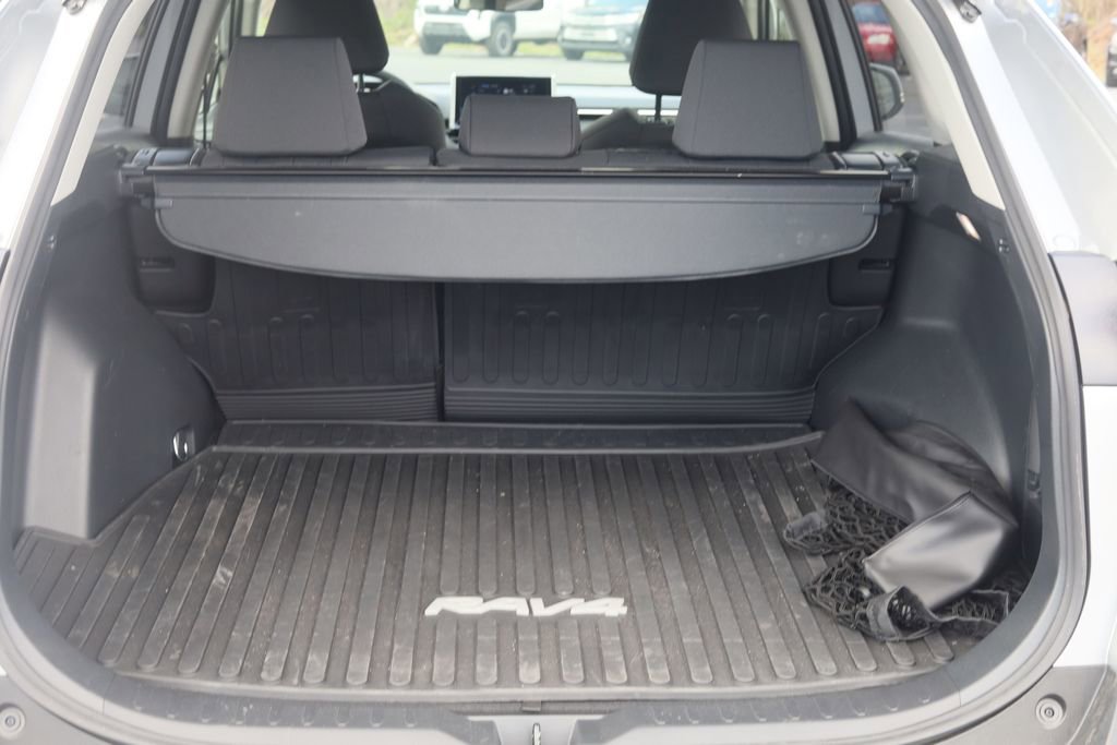 Used 2025 Toyota RAV4 XLE w/ Convenience Package AWD/4WD image 30