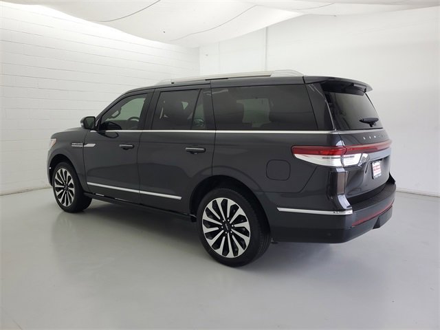 Used 2023 Lincoln Navigator Reserve image 7