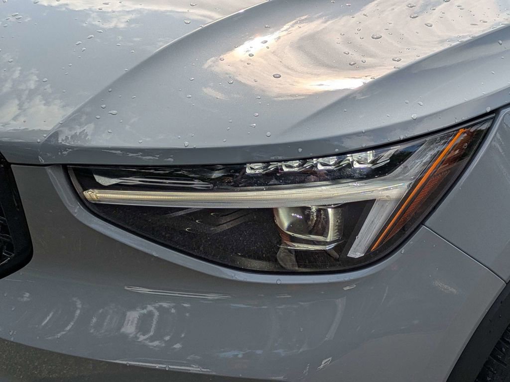 Certified 2026 Volvo XC40 B5 Plus AWD/4WD image 9