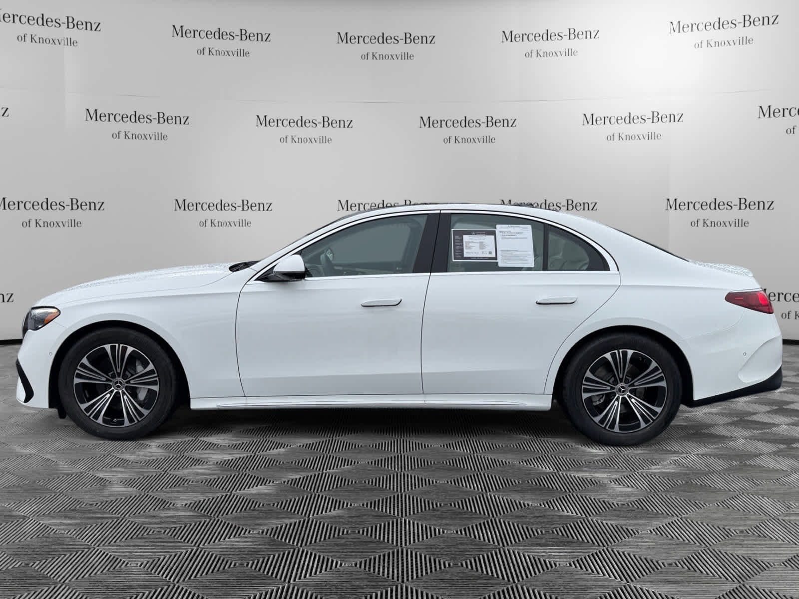Used 2026 Mercedes-Benz E 350 4MATIC Sedan image 2