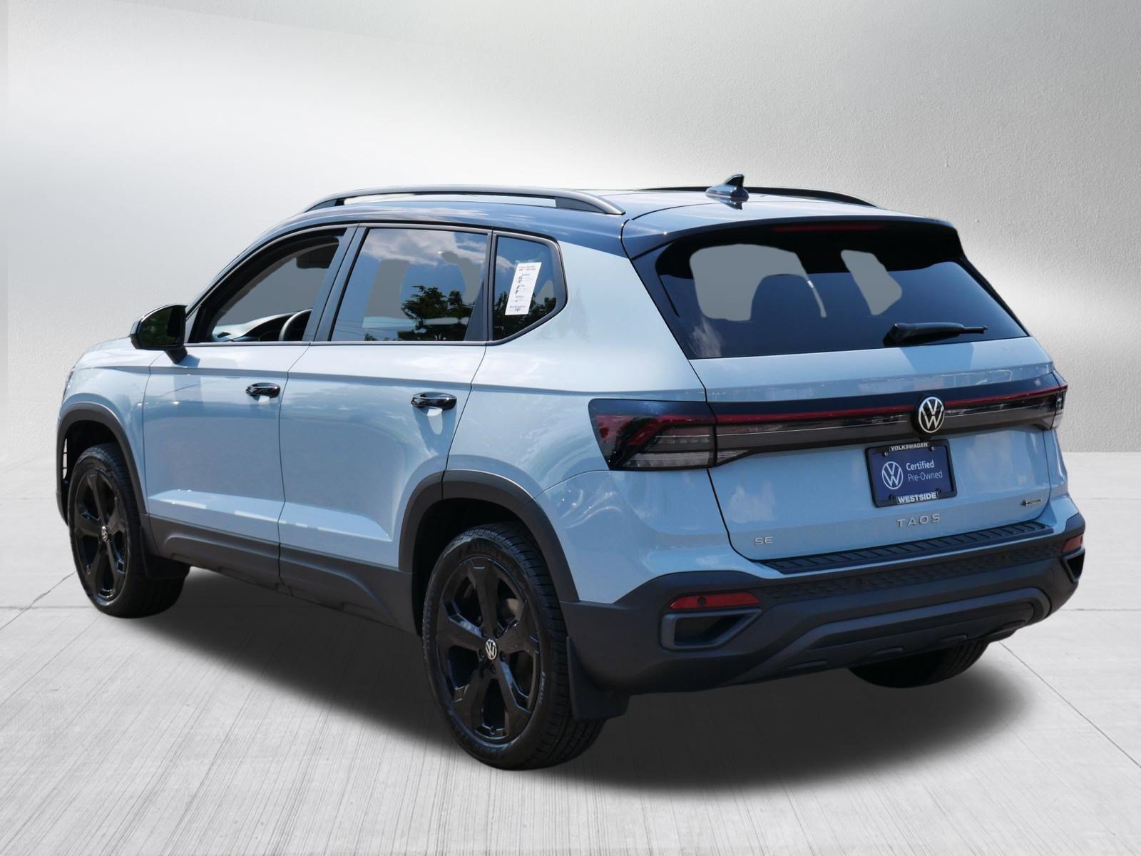Certified 2025 Volkswagen Taos SE AWD/4WD image 5