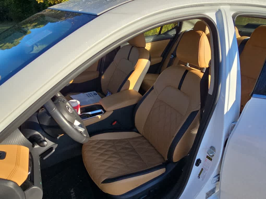 Used 2025 Nissan Sentra SV w/ SV Premium Package FWD image 11