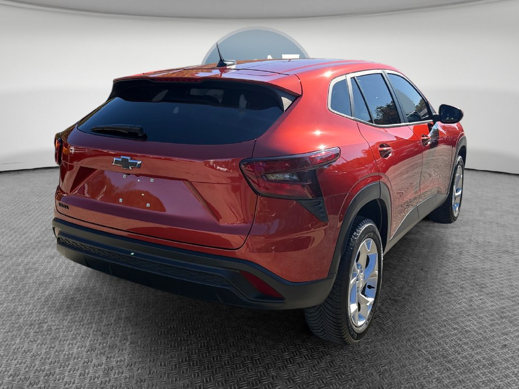 Used 2024 Chevrolet Trax LS w/ LS Convenience Package FWD image 3