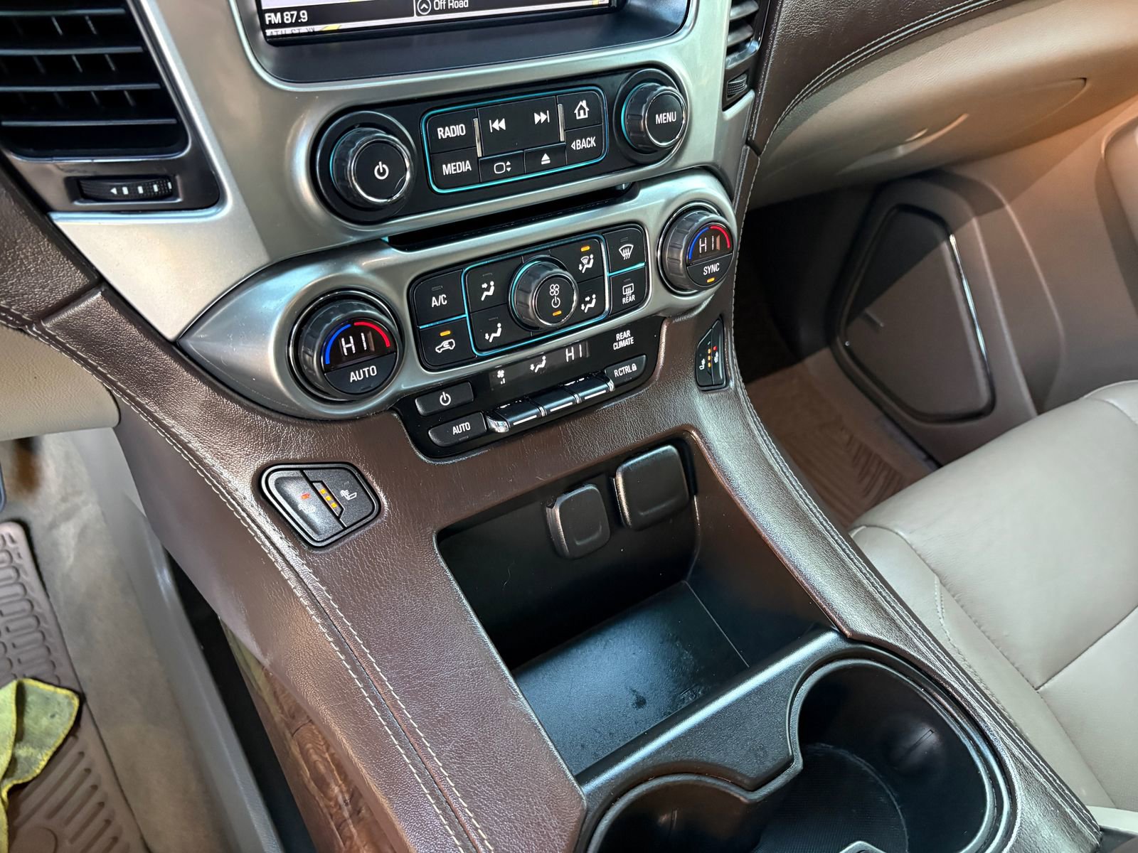 Used 2018 Chevrolet Suburban LT image 30