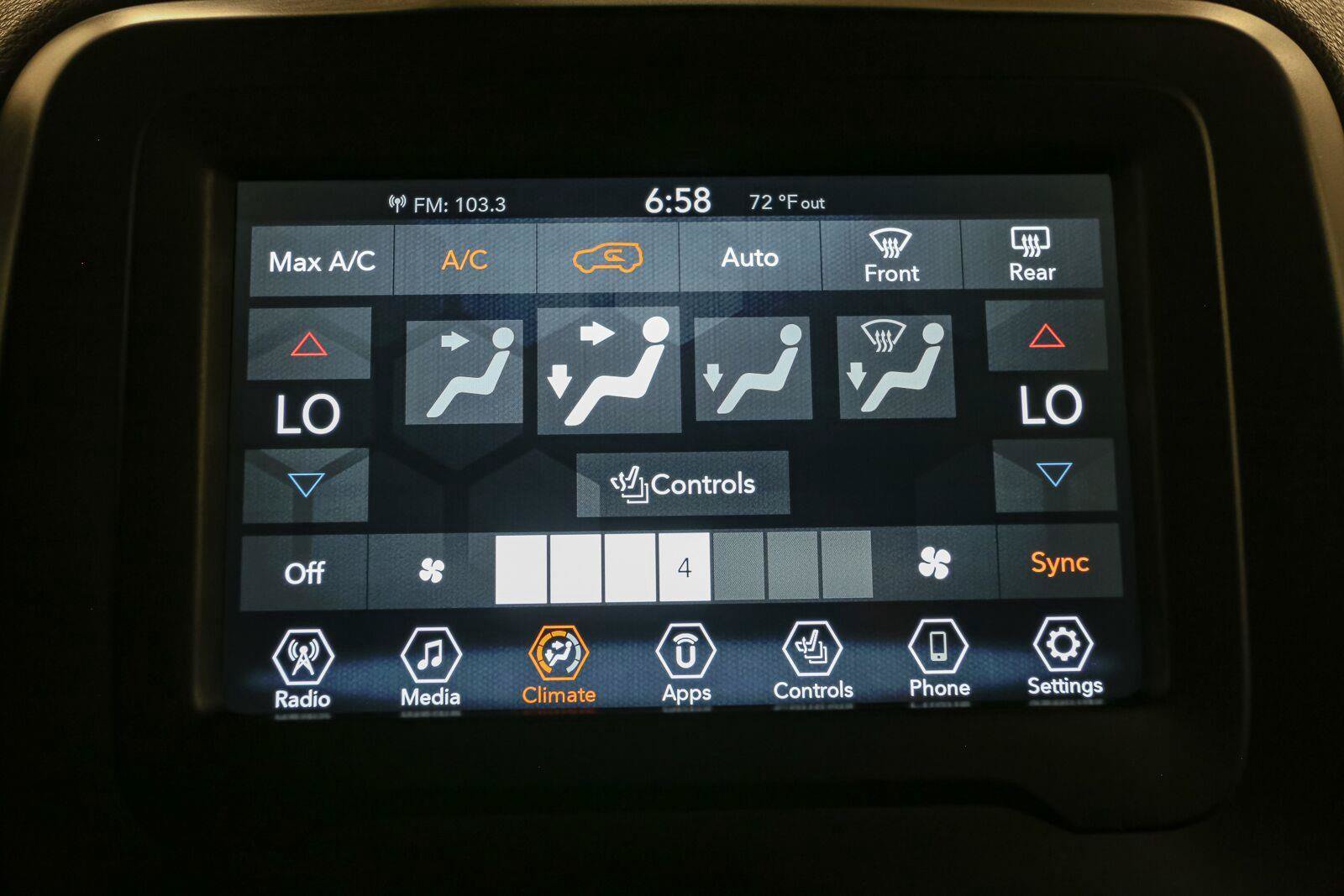 Used 2020 Jeep Renegade Altitude AWD/4WD image 24