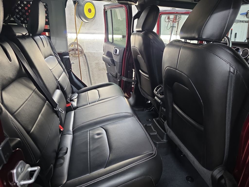 Used 2022 Jeep Wrangler Unlimited Sahara w/ Cold Weather Group image 11