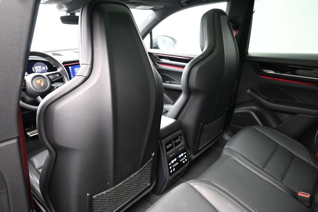 Certified 2025 Porsche Macan 4S Electric AWD/4WD image 8