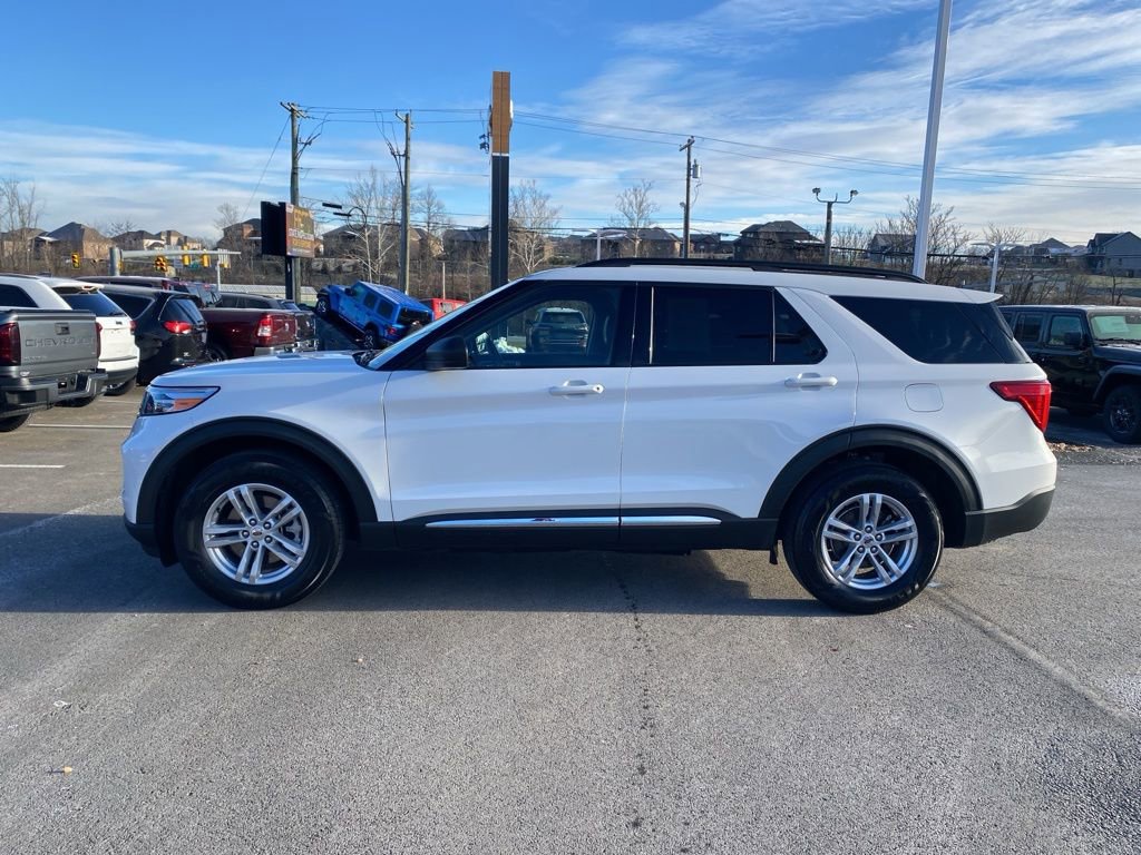 Used 2022 Ford Explorer XLT w/ Equipment Group 202A image 6