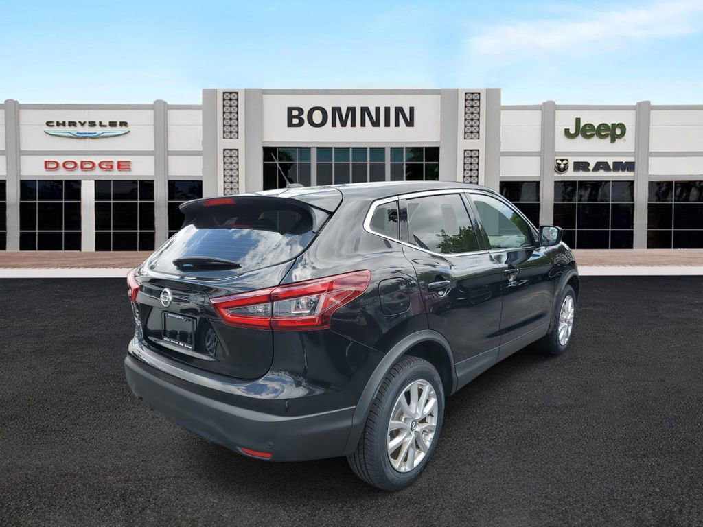 Used 2022 Nissan Rogue Sport S image 3