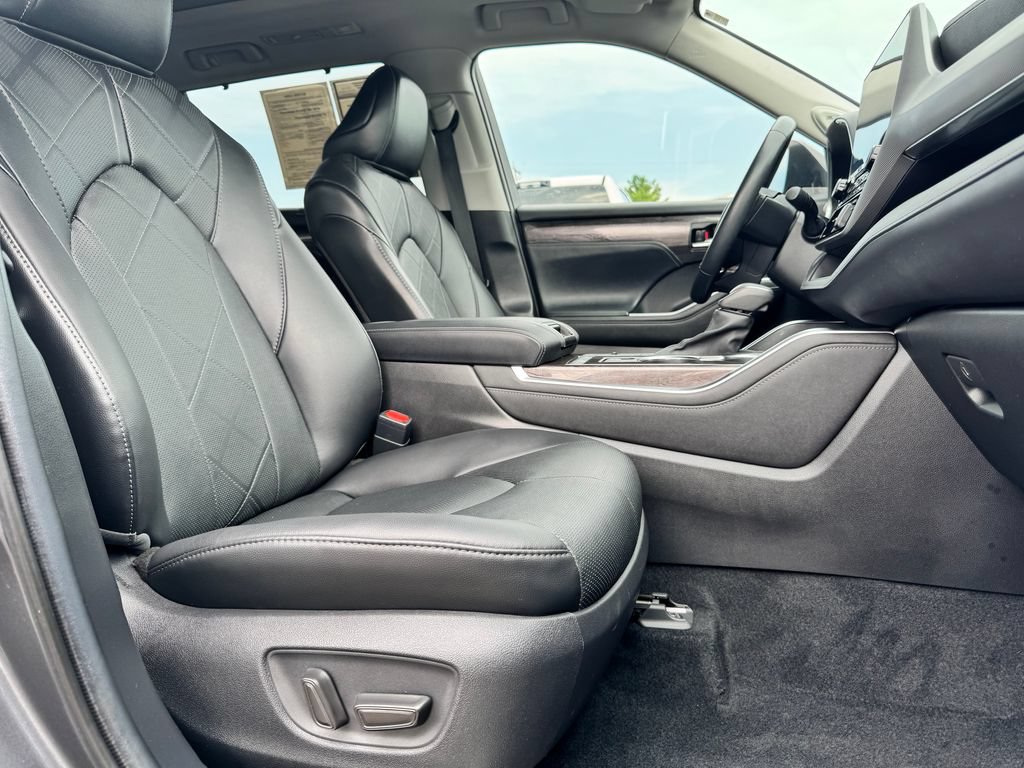 Used 2021 Toyota Highlander Platinum FWD image 10