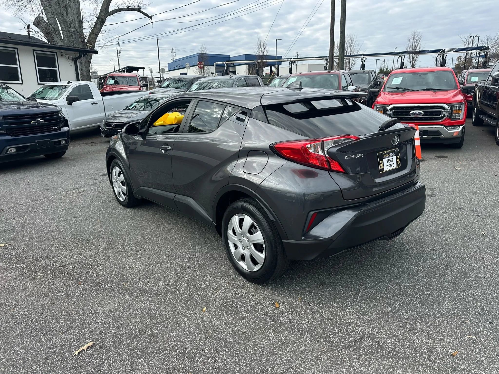 Used 2019 Toyota C-HR LE image 5