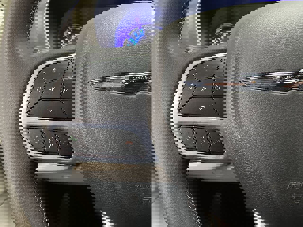 Used 2024 Chrysler Pacifica Select image 21