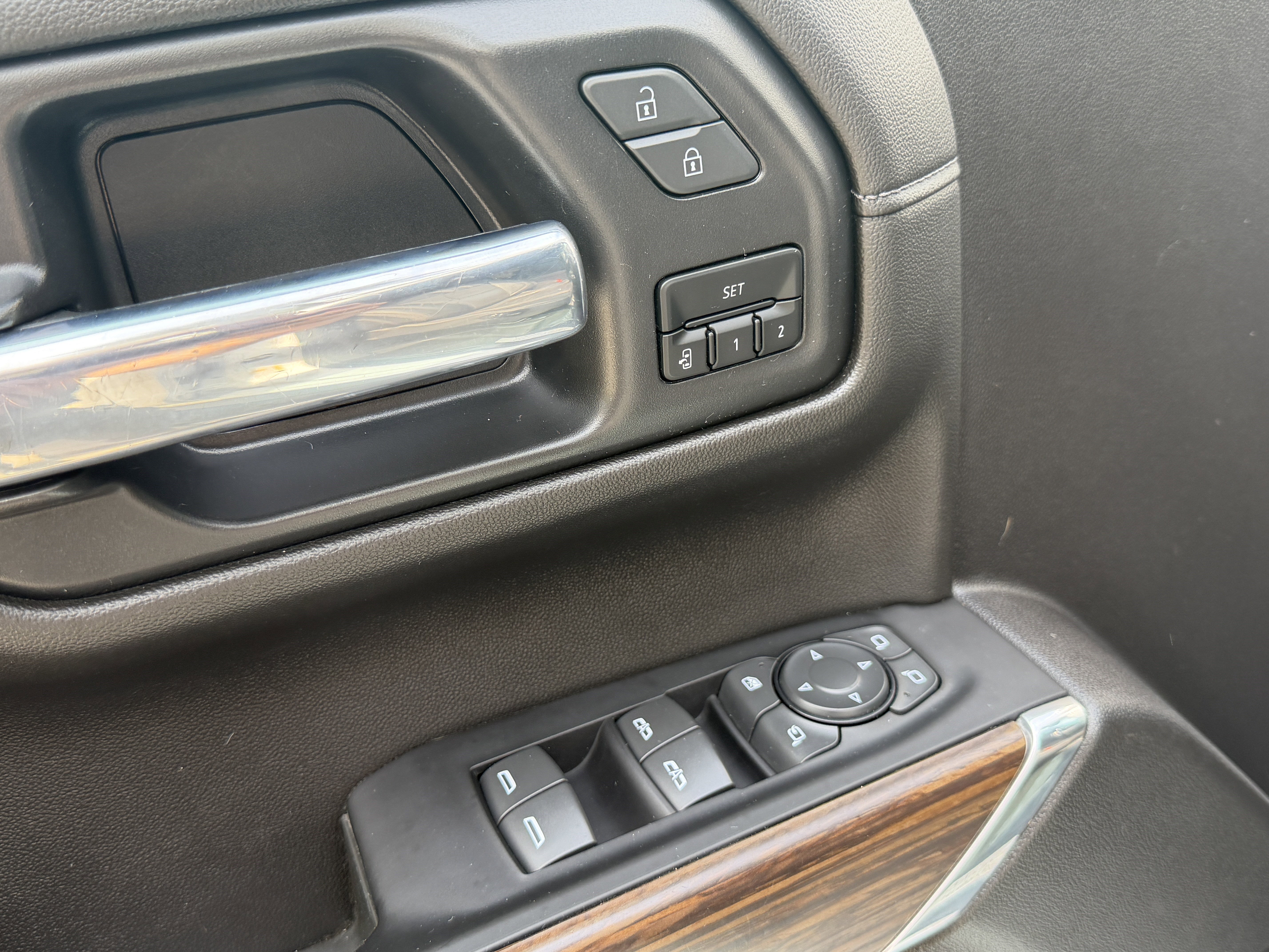 Used 2022 Chevrolet Silverado 1500 High Country w/ Technology Package AWD/4WD image 16