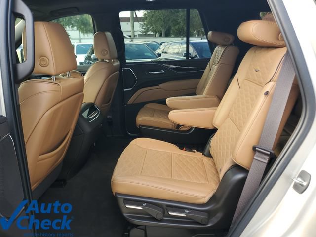 Used 2022 Cadillac Escalade Premium Luxury AWD/4WD image 13