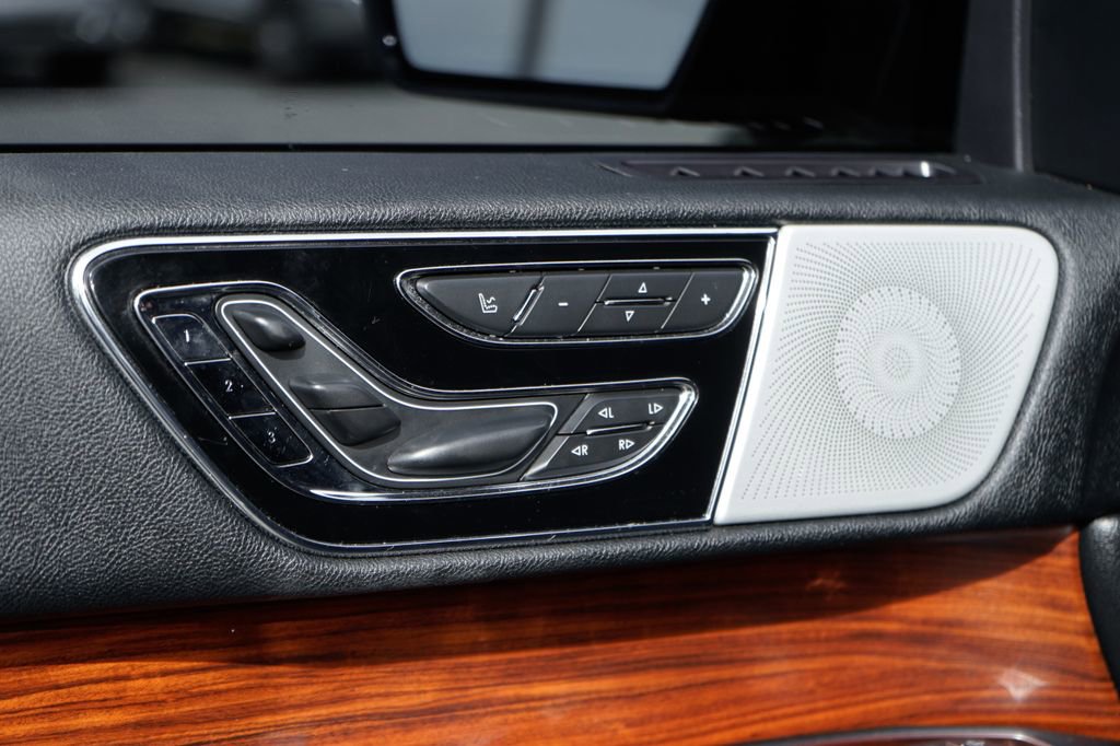 Used 2020 Lincoln Navigator Reserve w/ Equipment Group 208A Reserve RWD image 21