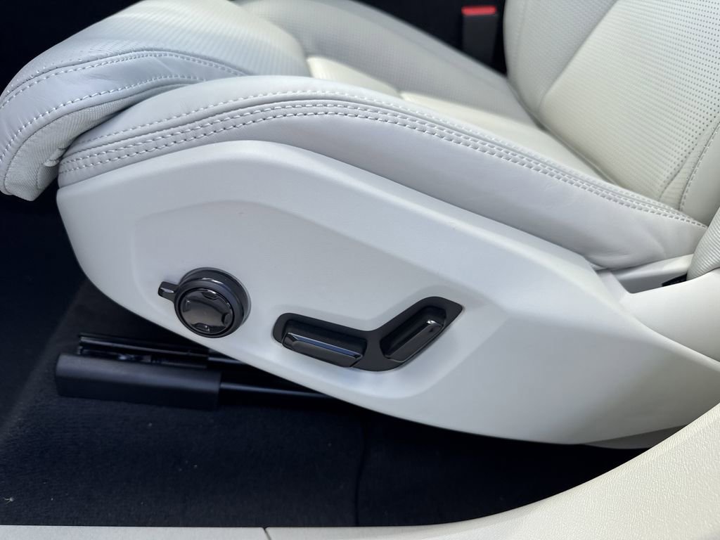 New 2025 Volvo XC60 T8 Ultra w/ Protection Package Premier image 18