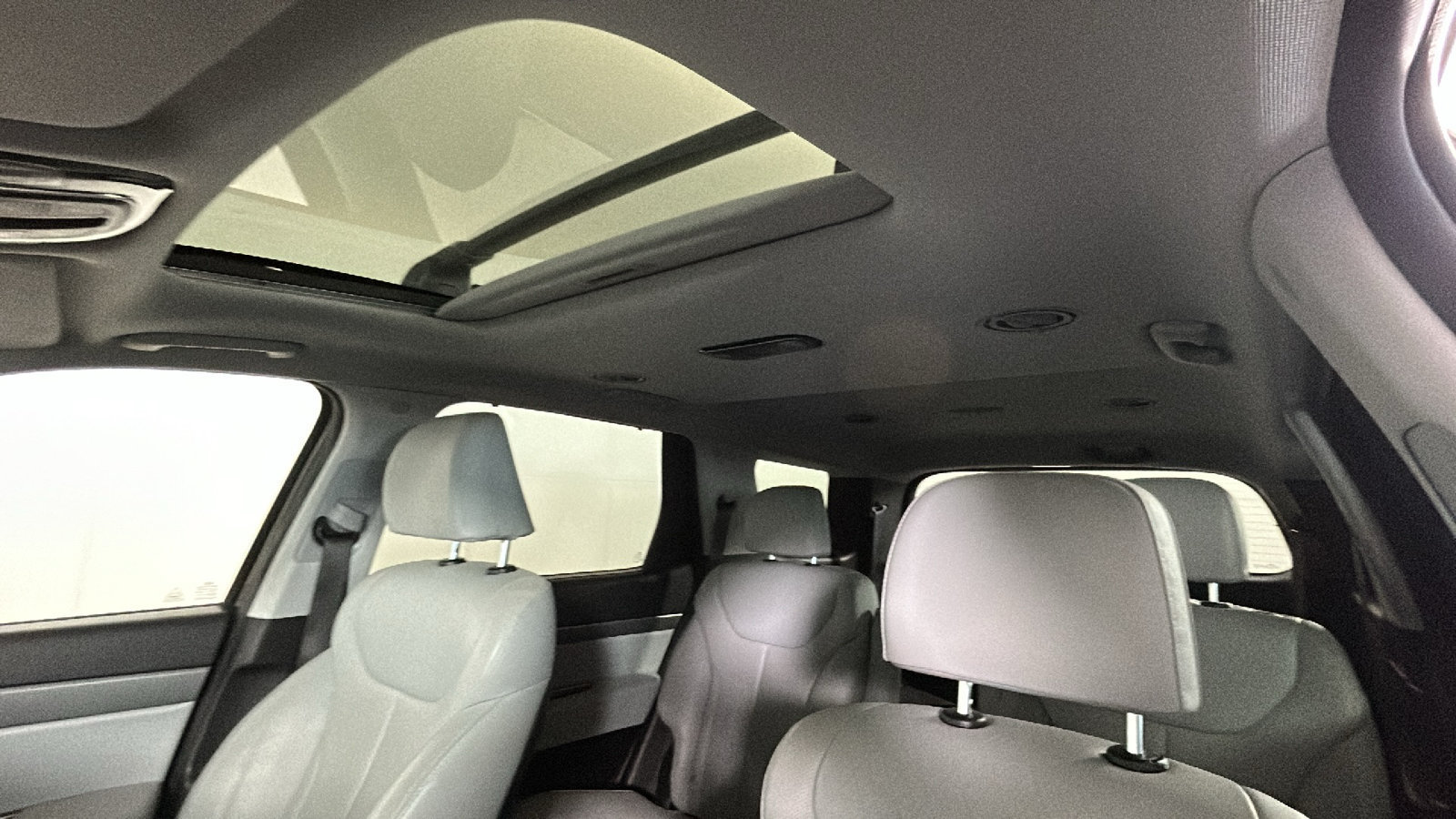Used 2021 Hyundai Palisade SEL w/ Premium Package FWD image 16