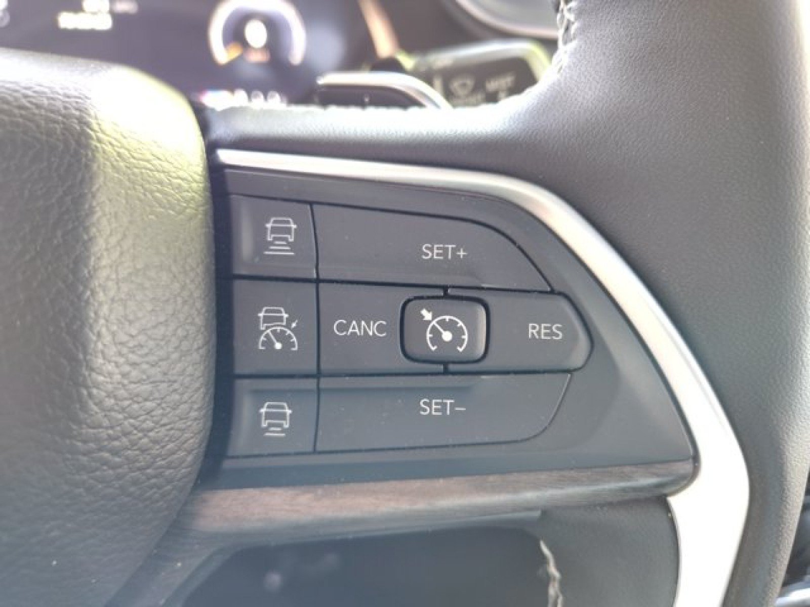 Used 2024 Jeep Grand Cherokee L Limited RWD image 28