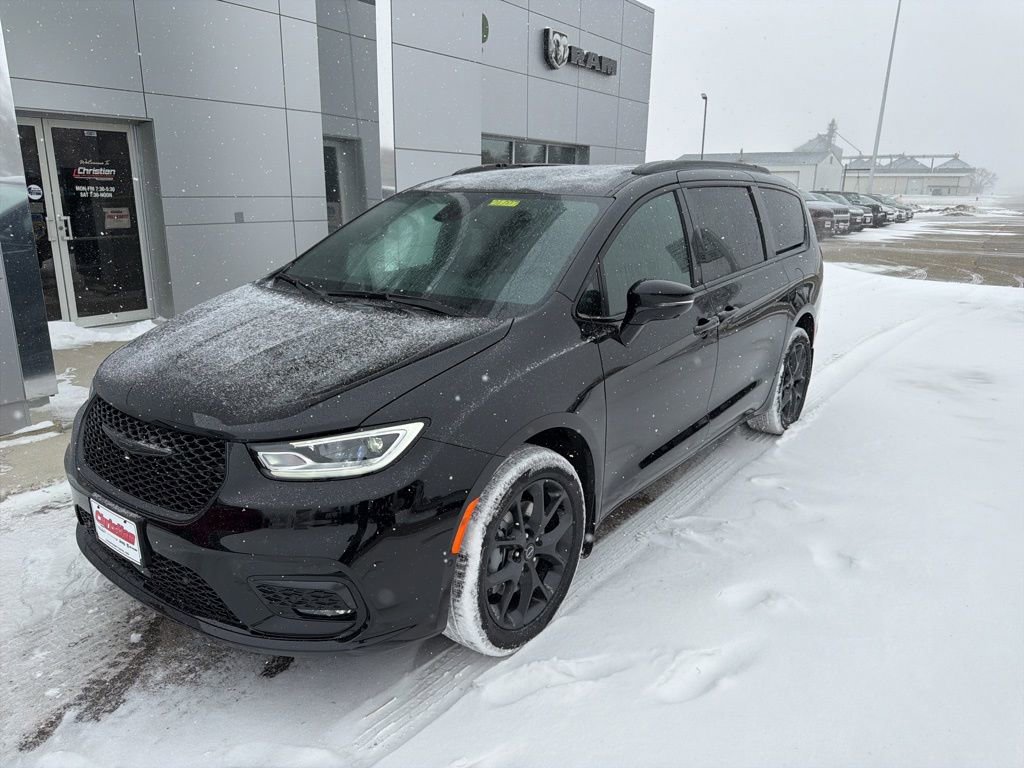 New 2026 Chrysler Pacifica Select image 2