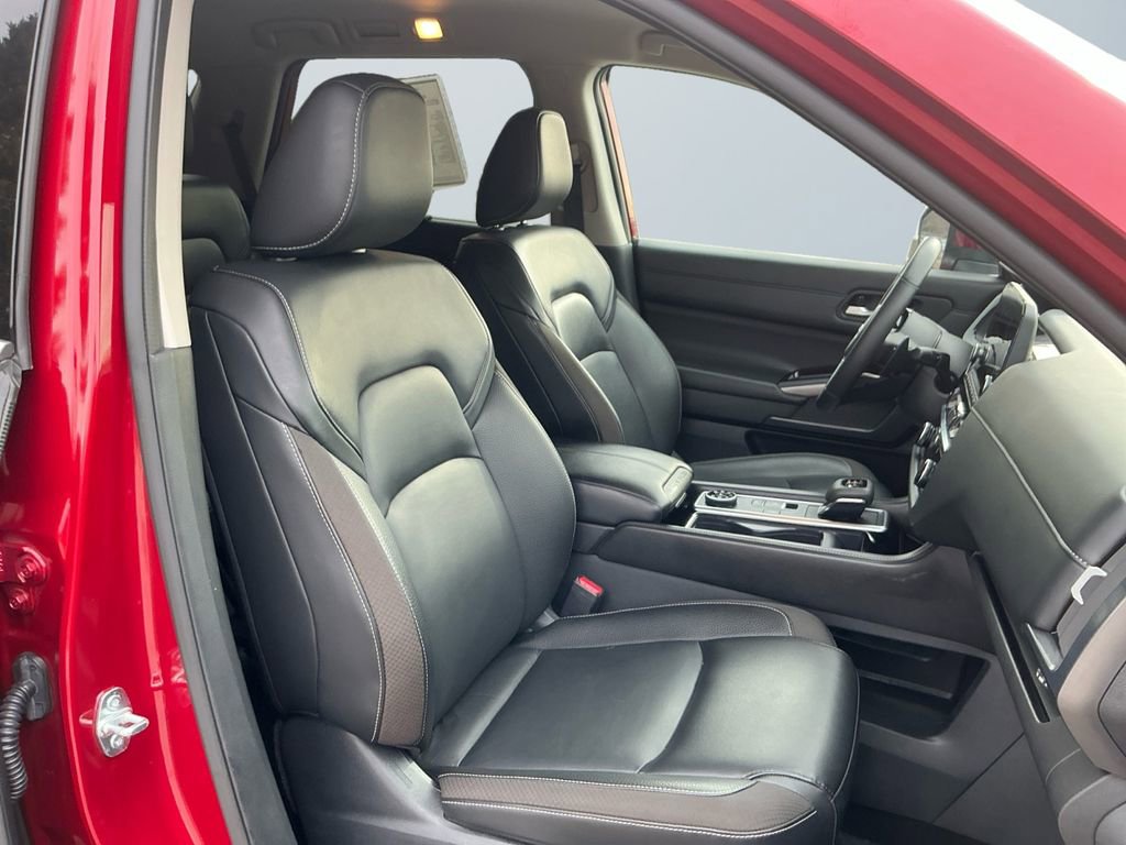 Used 2024 Nissan Pathfinder SL image 16