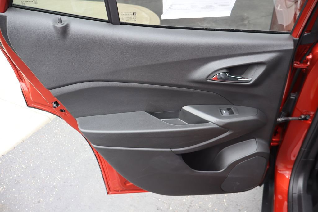 Used 2024 Chevrolet Trax RS w/ Sunroof Package image 27