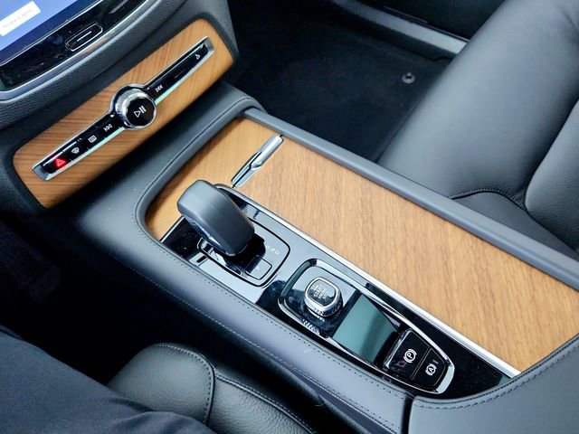 New 2025 Volvo XC90 B6 Plus w/ Protection Package Premier image 26