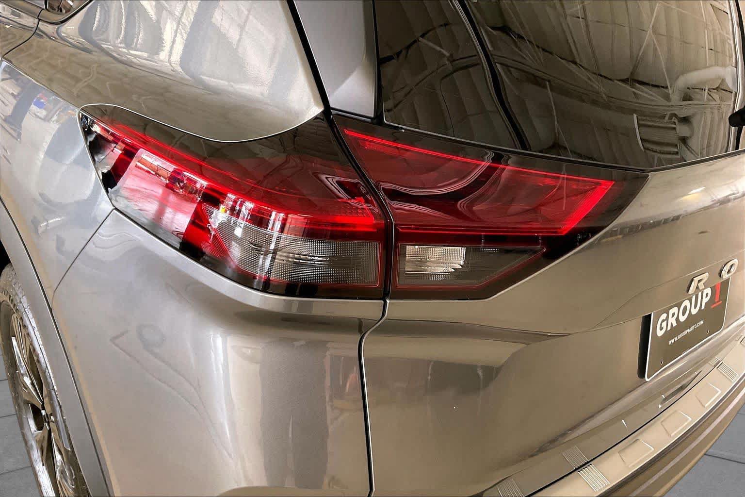 Used 2023 Nissan Rogue SV w/ SV Premium Package FWD image 26