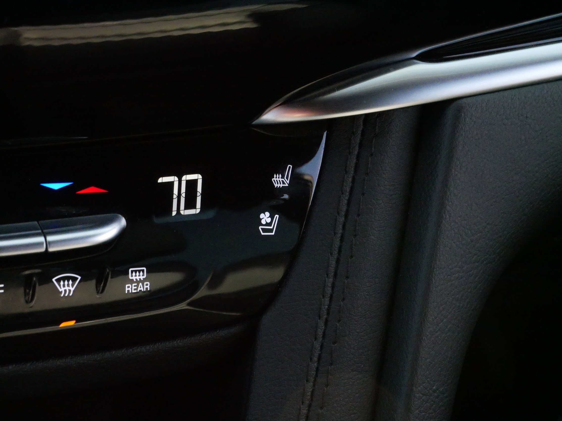 Certified 2024 Cadillac XT6 Sport w/ LPO, Onyx Lite Package image 28