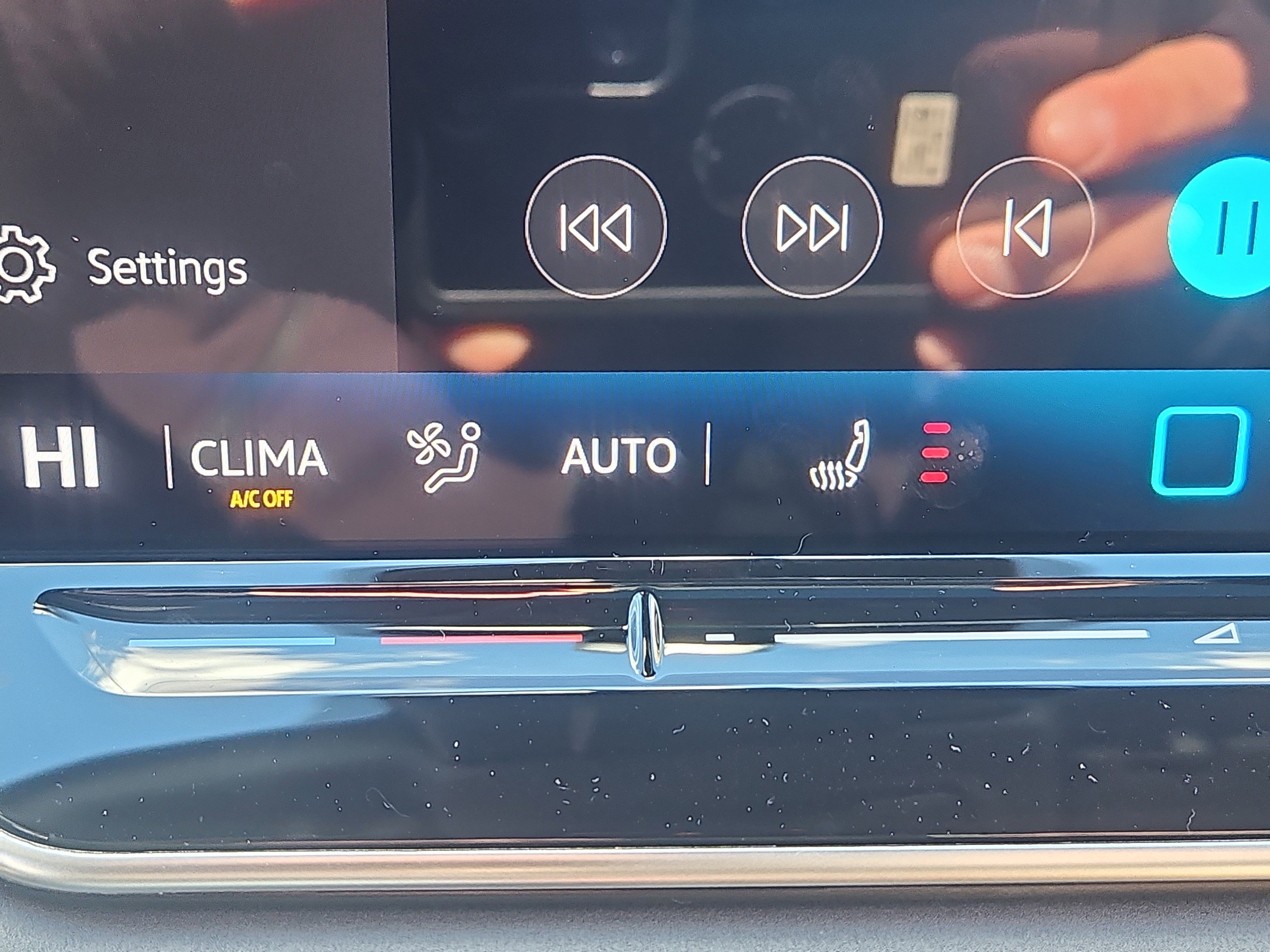 New 2026 Volkswagen Tiguan SE R-Line image 9