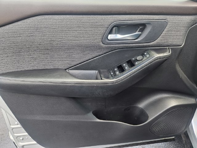 Used 2023 Nissan Rogue SV AWD/4WD image 16