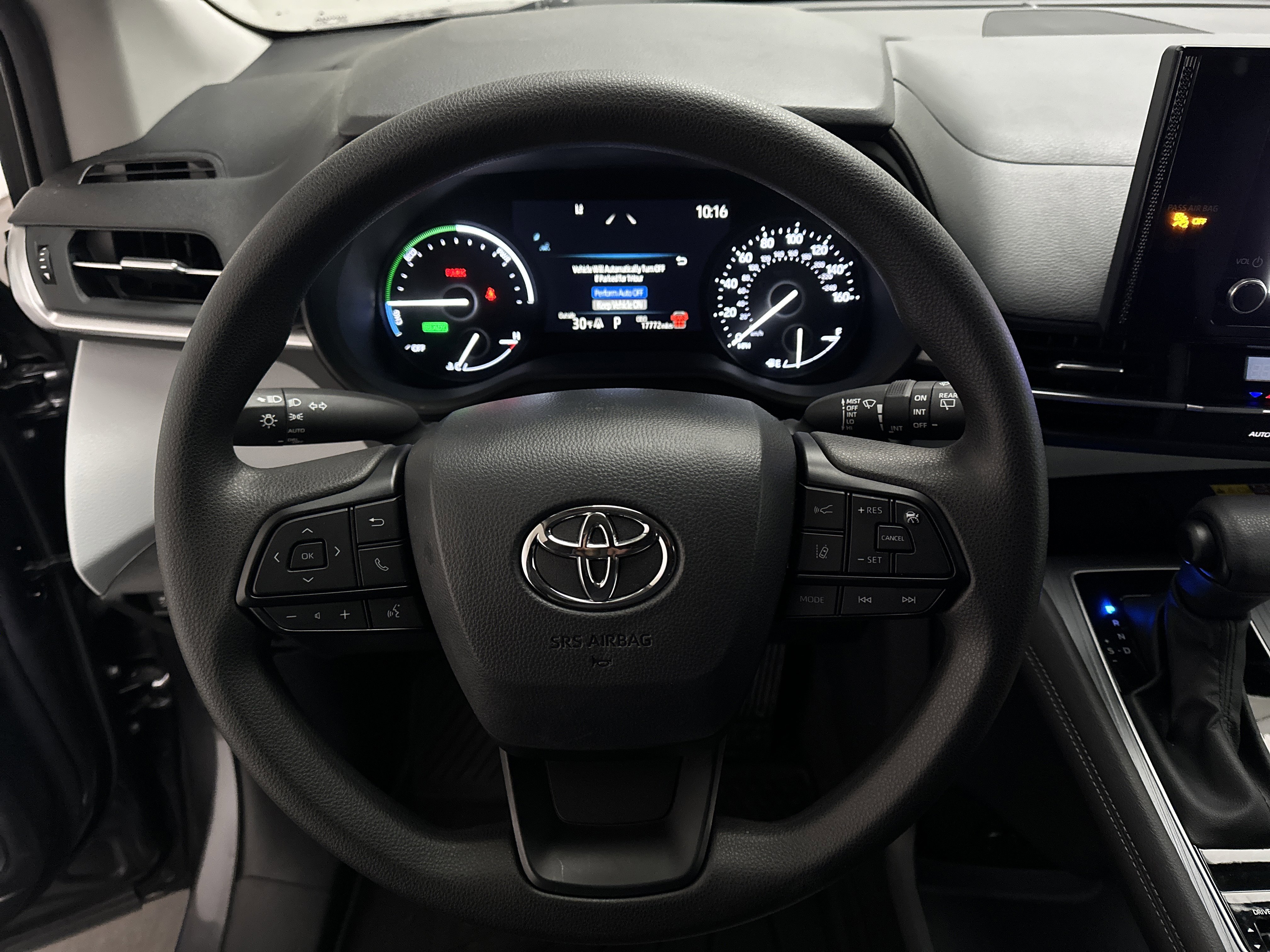 Used 2025 Toyota Sienna LE image 25