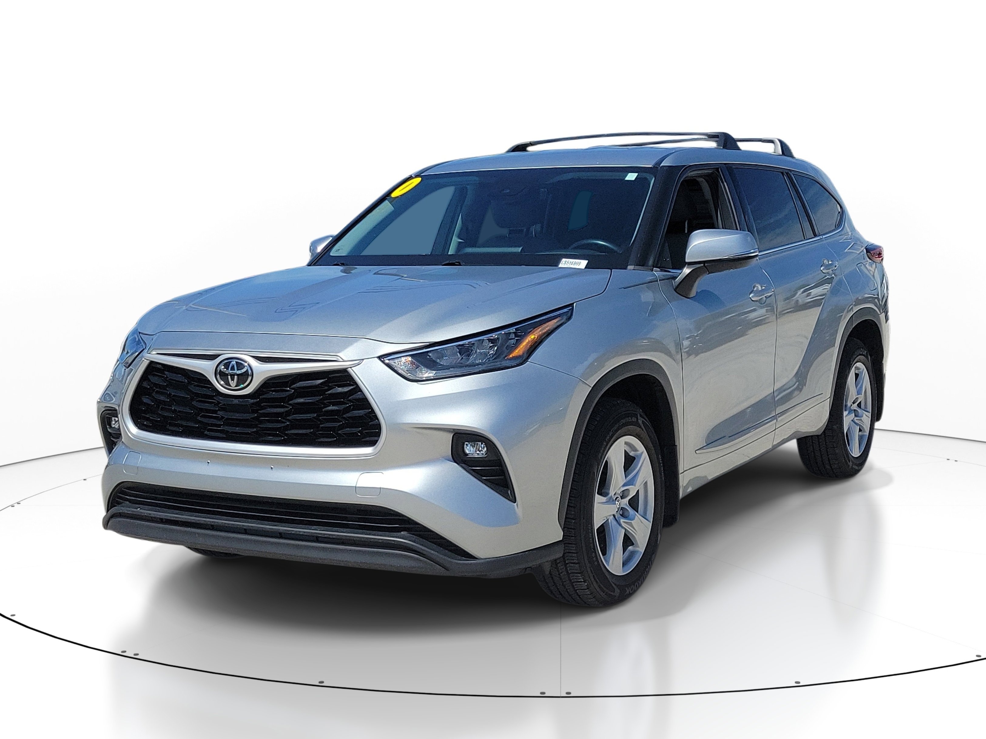 Used 2020 Toyota Highlander LE AWD/4WD image 3