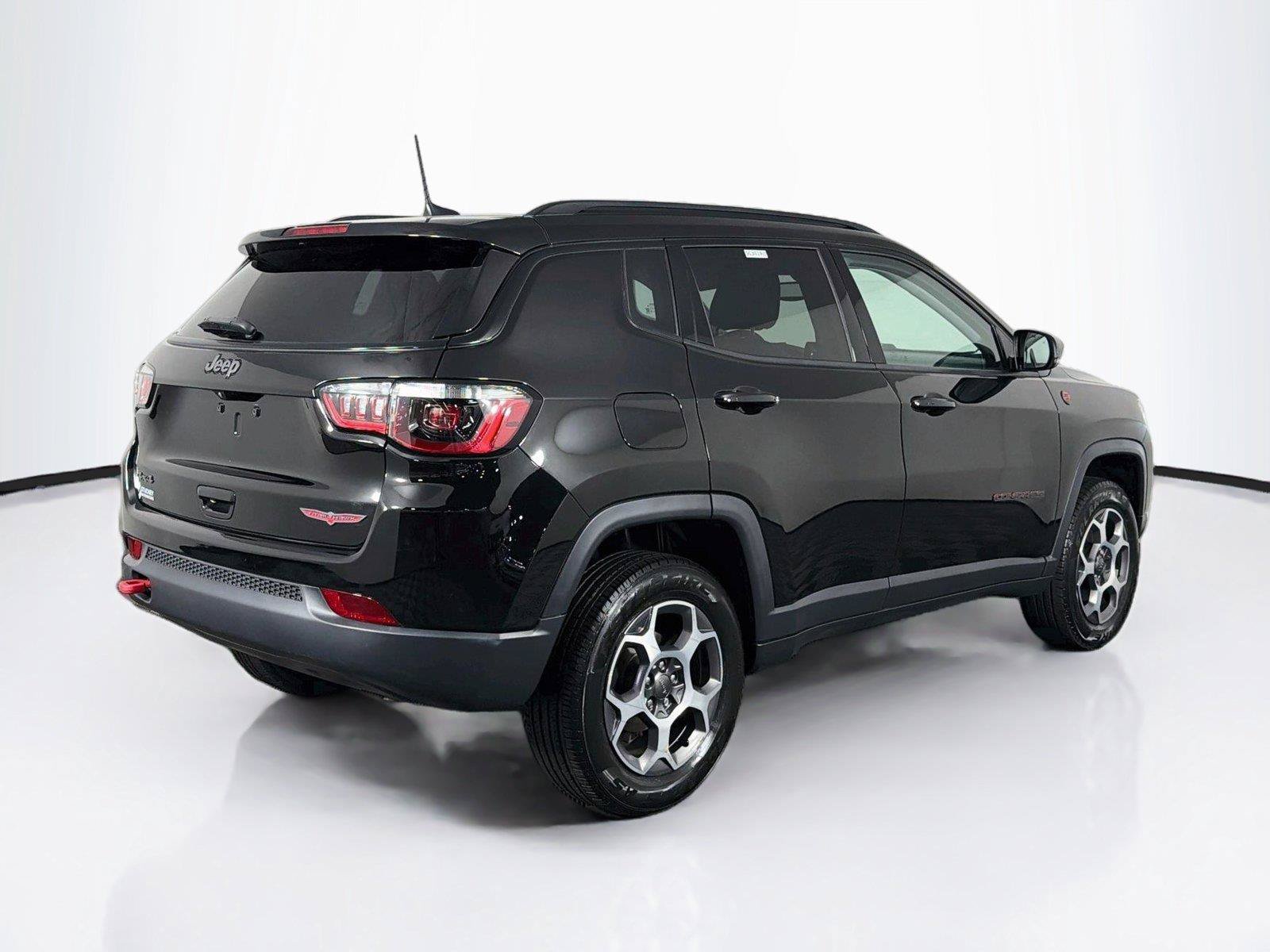 Used 2022 Jeep Compass Trailhawk AWD/4WD image 11