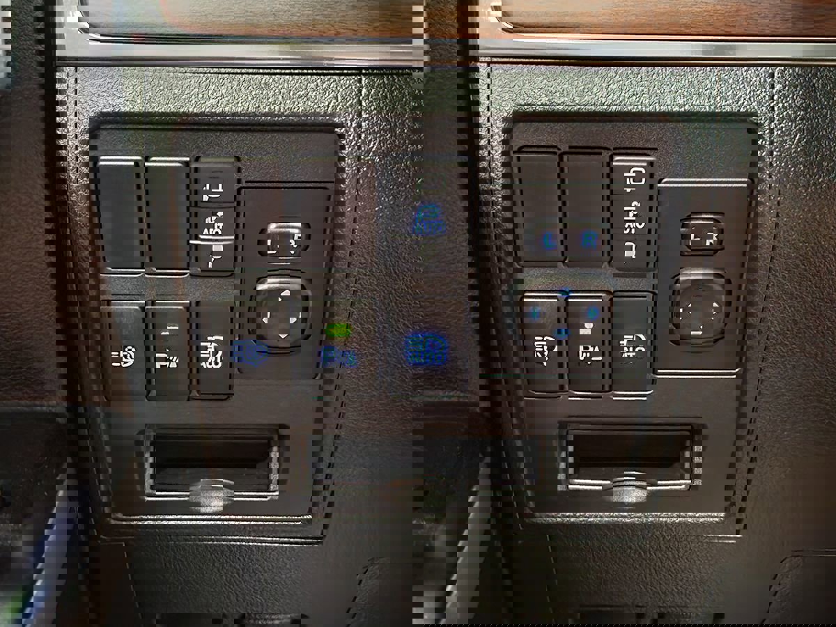 Used 2019 Toyota Land Cruiser image 41