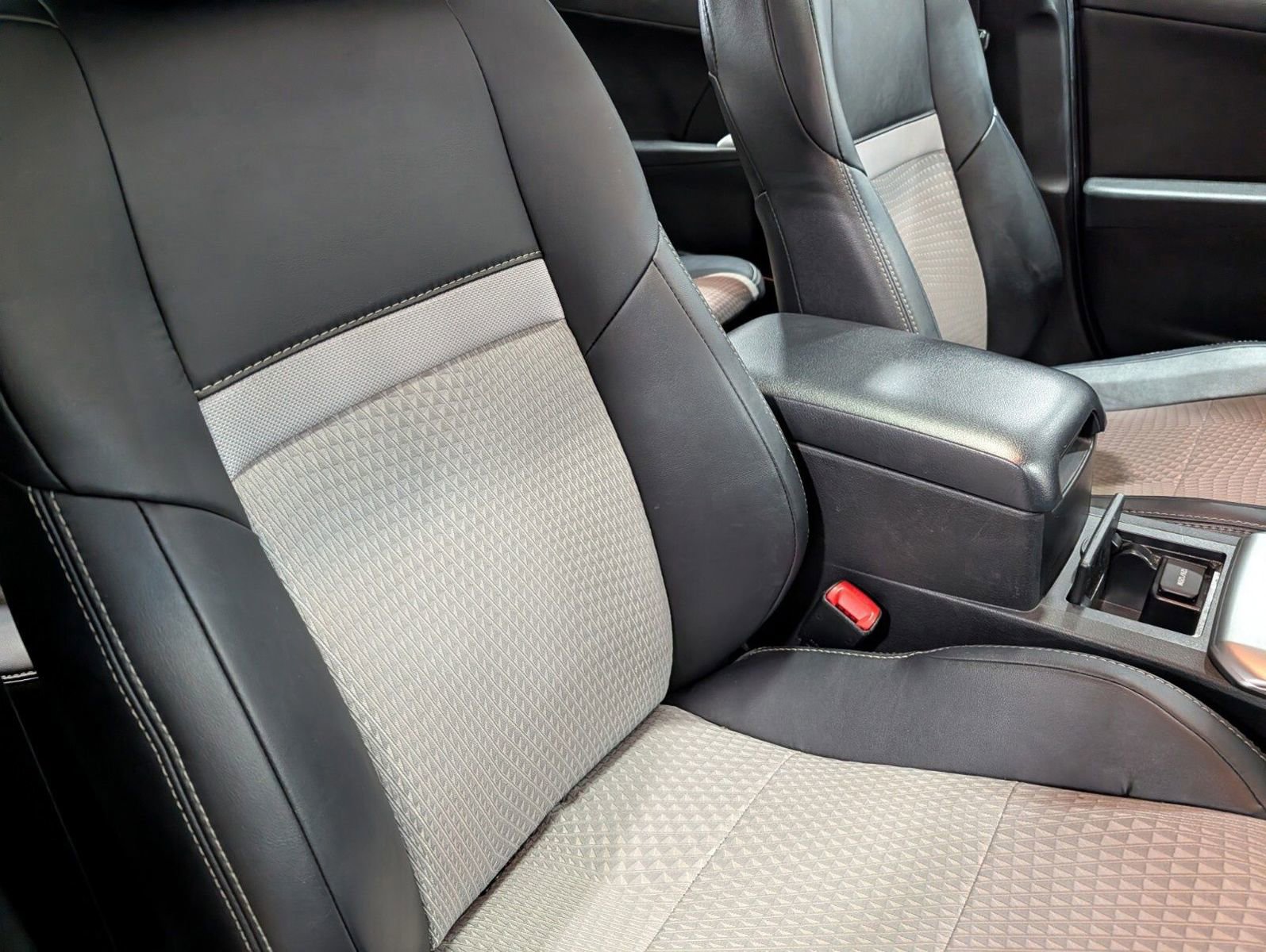 Used 2013 Toyota Camry SE image 17