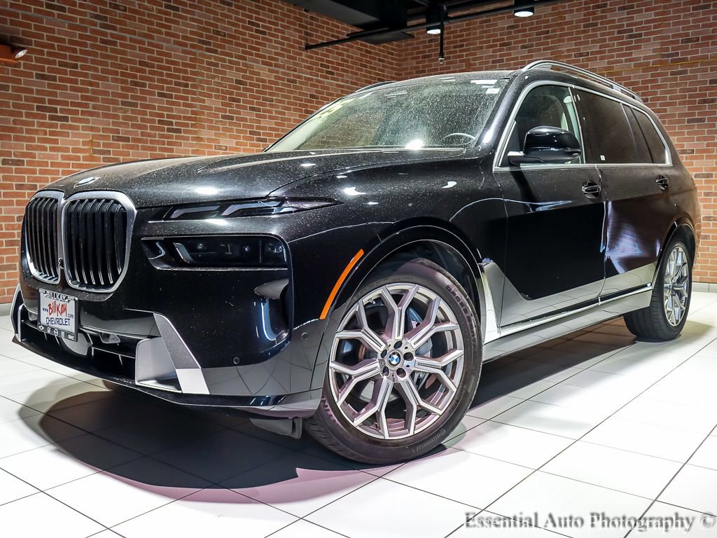 Used 2025 BMW X7 xDrive40i w/ Premium Package image 2