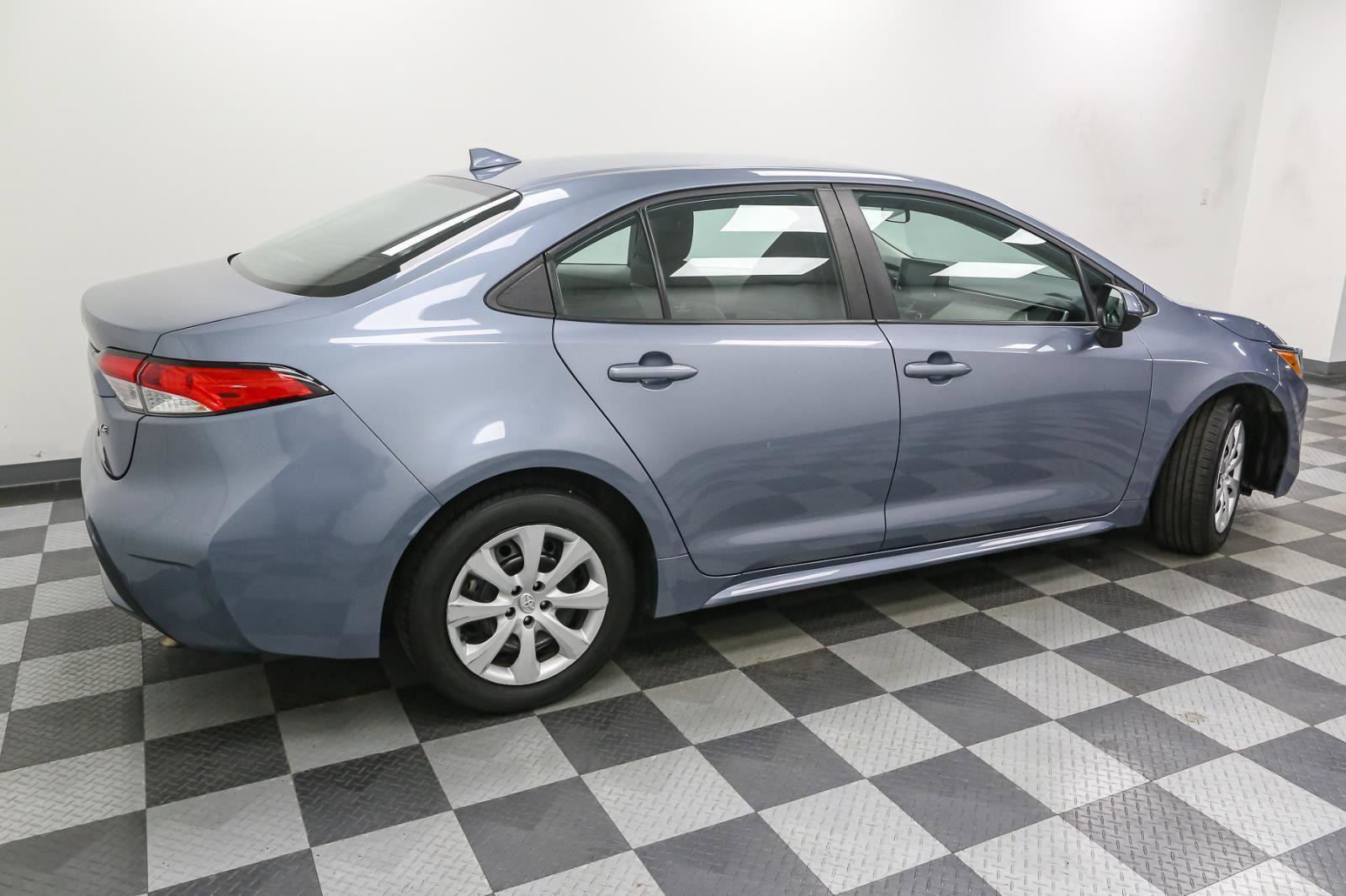 Used 2022 Toyota Corolla LE image 8