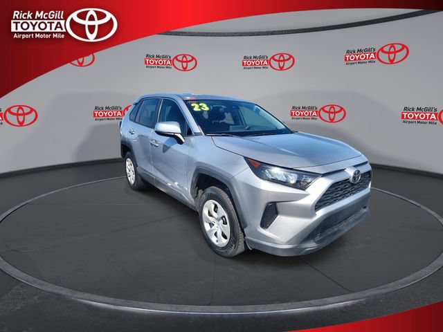 Used 2022 Toyota RAV4 LE FWD image 2