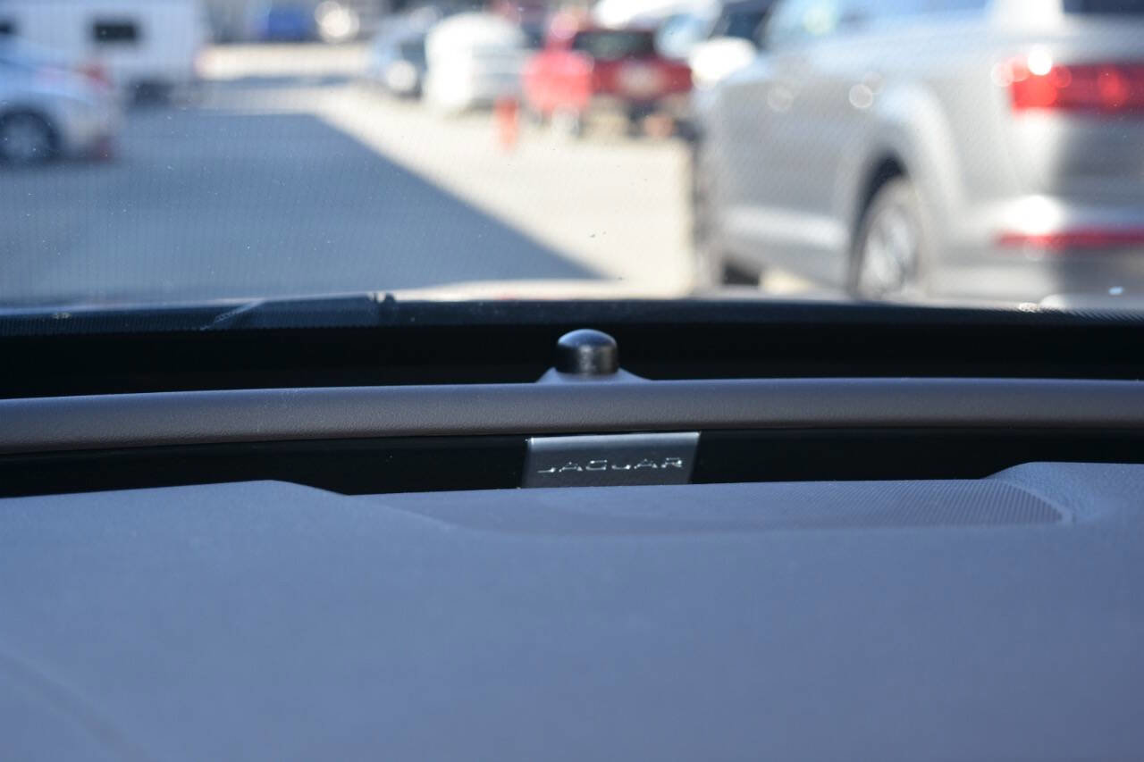Used 2017 Jaguar XF Premium image 64