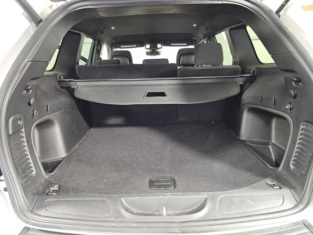 Certified 2022 Jeep Grand Cherokee Laredo E w/ Security & Convenience Group image 21