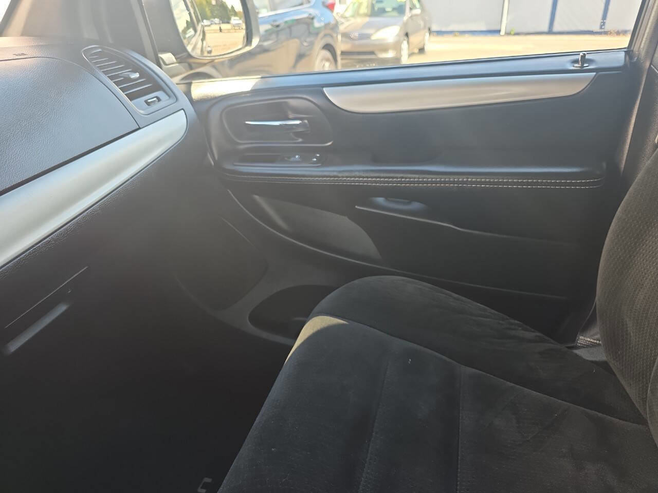 Used 2015 Dodge Grand Caravan SXT w/ Blacktop Package image 14